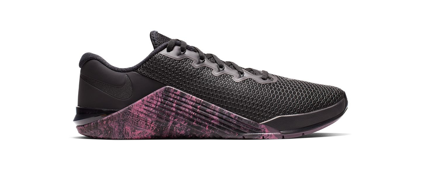 Nike Metcon 5 Men's Training Shoe. Nike HU Dual Fusion TR Hit PRNT Nike Women's athletic shoes made
