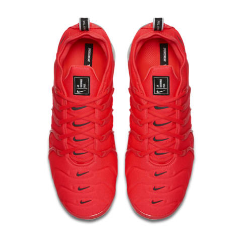 nike air vapormax plus crimson