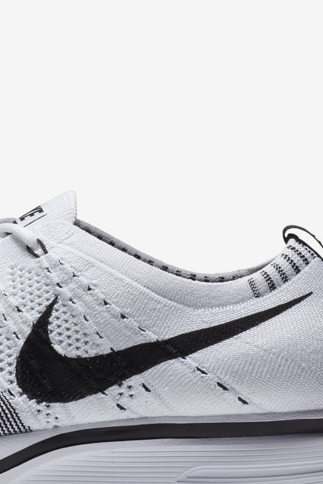 nike trainers white and black