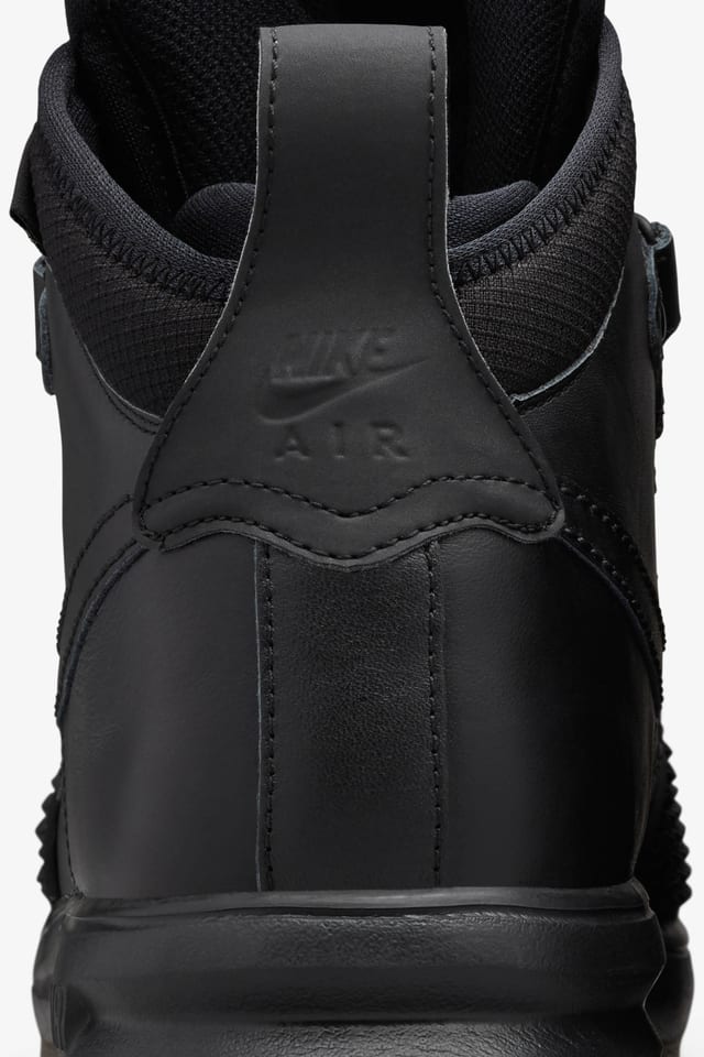 black duck boots nike