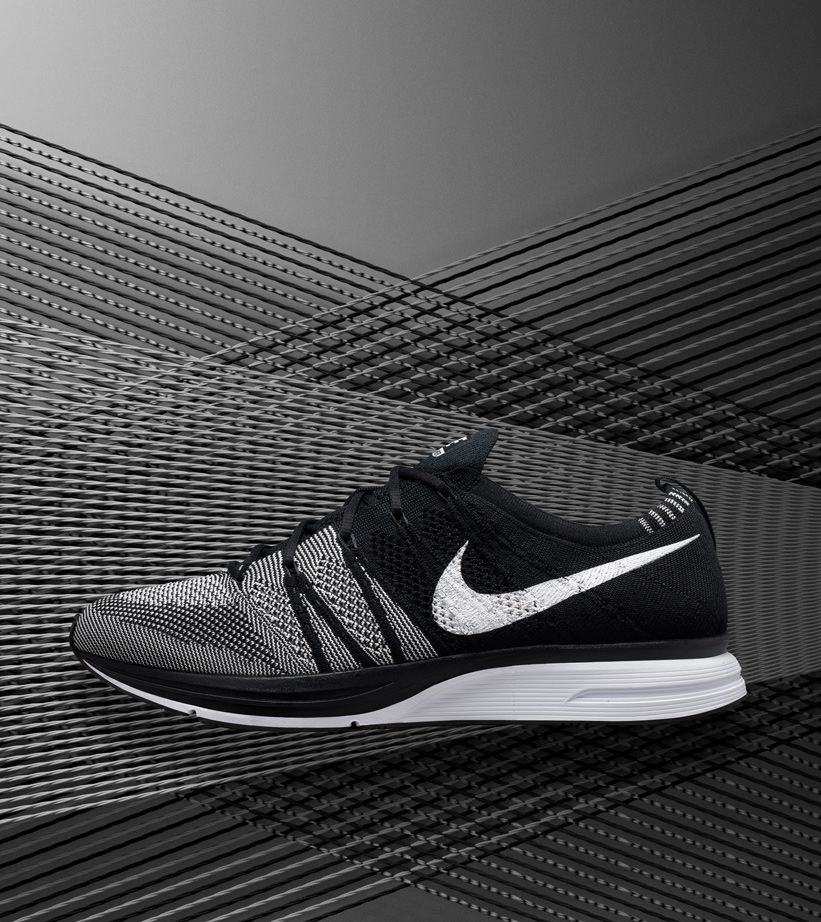 black and white nike flyknit