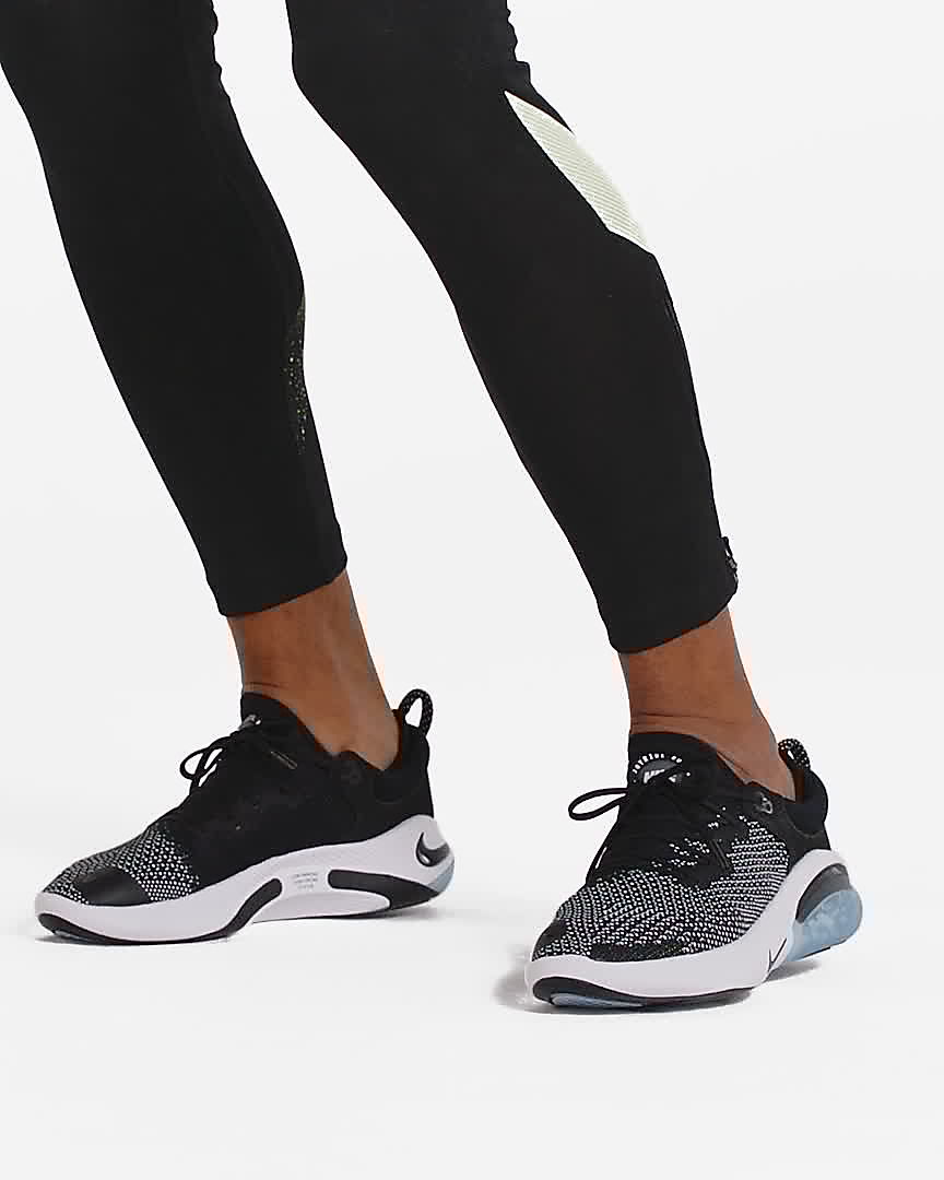https://c.static-nike.com/a/videos/t_PDP_864_v1/f_auto,b_rgb:f5f5f5,q_80,so_0.78/omkqmhh1zveb5gmsqv95/joyride-run-flyknit-running-shoe-sqfqGQ.jpg